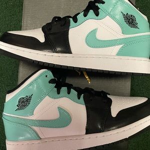 Air Jordan Mid Chicago White/Tropical Twist 1